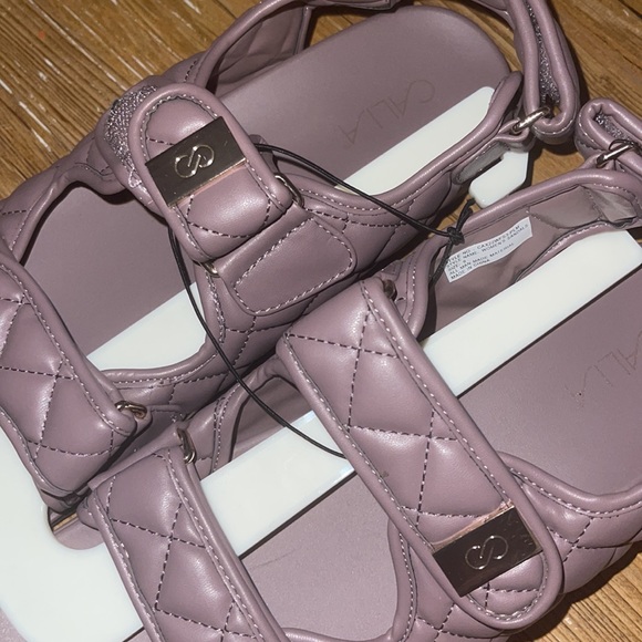 Women’s comfy sandals size 9 - Picture 3 of 4